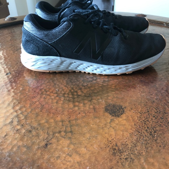 New balance shoes - Picture 2 of 6